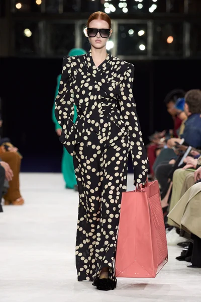 Look 19